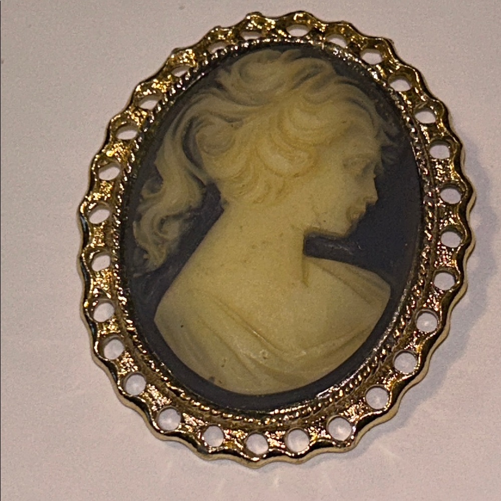Vintage Cameo Brooch Gold Tone Frame w Ivory Black Cameo Estate Piece